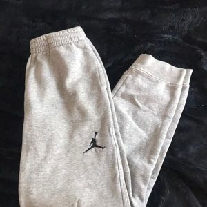 Grey Jordan jogging pants (kids large)